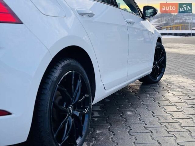 Белый Фольксваген e-Golf, объемом двигателя 0 л и пробегом 87 тыс. км за 12999 $, фото 39 на Automoto.ua