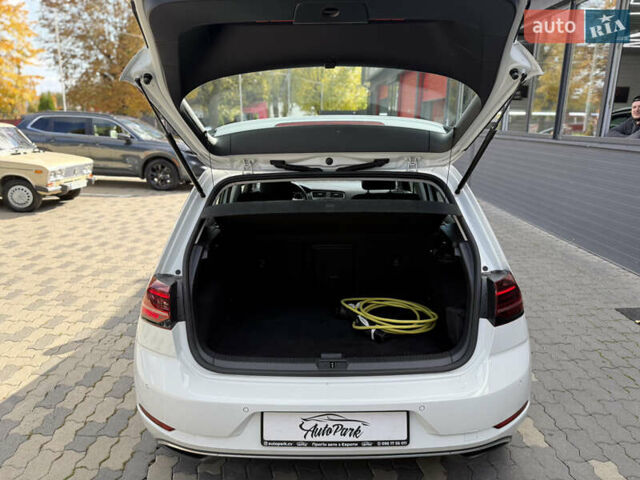 Белый Фольксваген e-Golf, объемом двигателя 0 л и пробегом 137 тыс. км за 13800 $, фото 16 на Automoto.ua