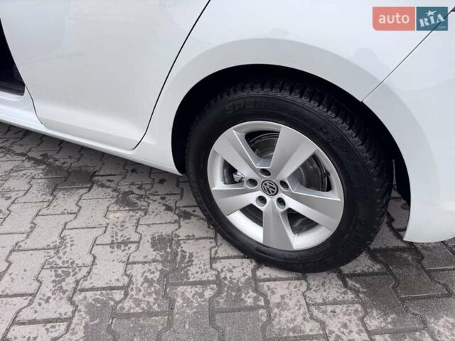 Белый Фольксваген e-Golf, объемом двигателя 0 л и пробегом 71 тыс. км за 12999 $, фото 35 на Automoto.ua