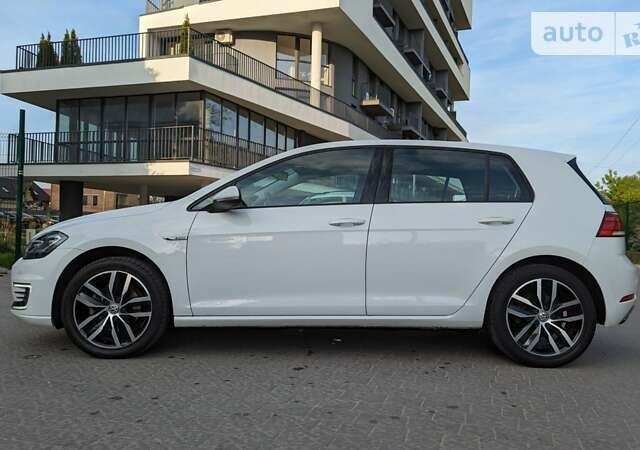 Білий Фольксваген e-Golf, об'ємом двигуна 0 л та пробігом 56 тис. км за 14950 $, фото 11 на Automoto.ua