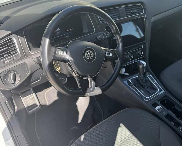 Белый Фольксваген e-Golf, объемом двигателя 0 л и пробегом 79 тыс. км за 15300 $, фото 1 на Automoto.ua