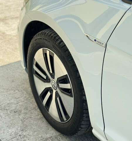 Белый Фольксваген e-Golf, объемом двигателя 0 л и пробегом 73 тыс. км за 17900 $, фото 10 на Automoto.ua