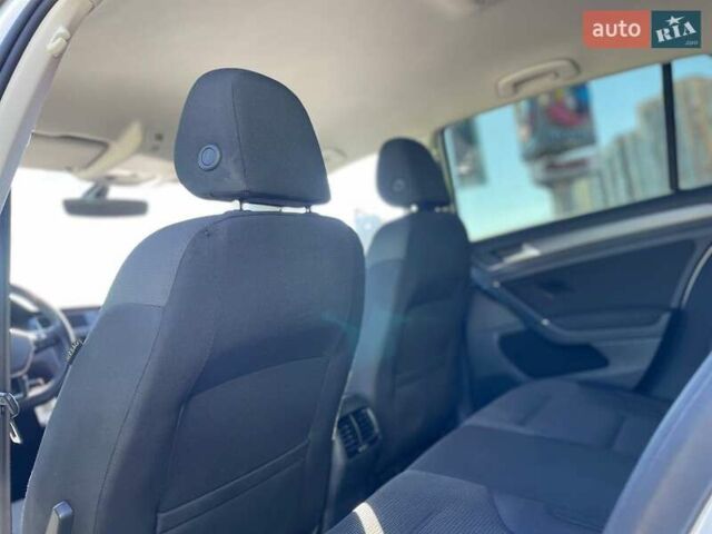 Белый Фольксваген e-Golf, объемом двигателя 0 л и пробегом 124 тыс. км за 13490 $, фото 21 на Automoto.ua