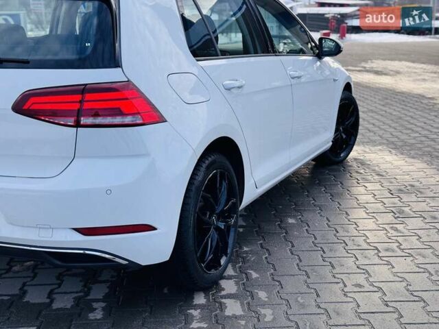 Белый Фольксваген e-Golf, объемом двигателя 0 л и пробегом 87 тыс. км за 12999 $, фото 18 на Automoto.ua