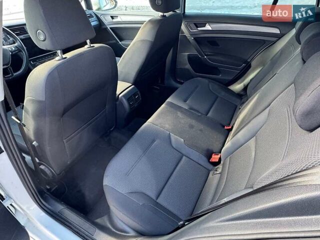 Белый Фольксваген e-Golf, объемом двигателя 0 л и пробегом 25 тыс. км за 14500 $, фото 10 на Automoto.ua