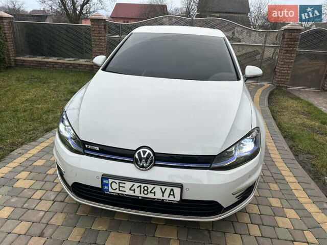 Белый Фольксваген e-Golf, объемом двигателя 0 л и пробегом 70 тыс. км за 13700 $, фото 10 на Automoto.ua