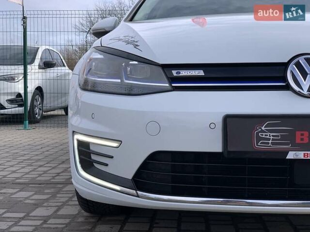 Белый Фольксваген e-Golf, объемом двигателя 0 л и пробегом 73 тыс. км за 13955 $, фото 5 на Automoto.ua