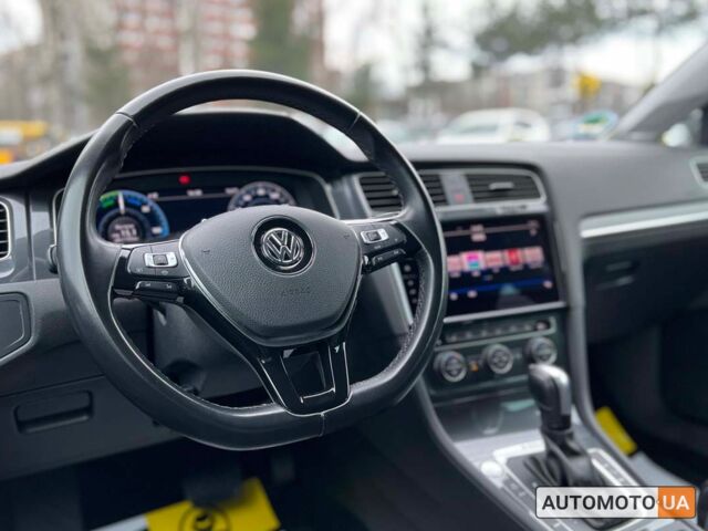 Белый Фольксваген e-Golf, объемом двигателя 36 л и пробегом 41 тыс. км за 21150 $, фото 22 на Automoto.ua