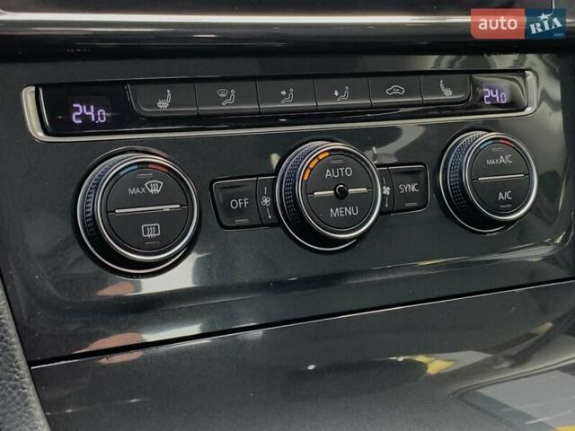 Белый Фольксваген e-Golf, объемом двигателя 0 л и пробегом 73 тыс. км за 13955 $, фото 50 на Automoto.ua