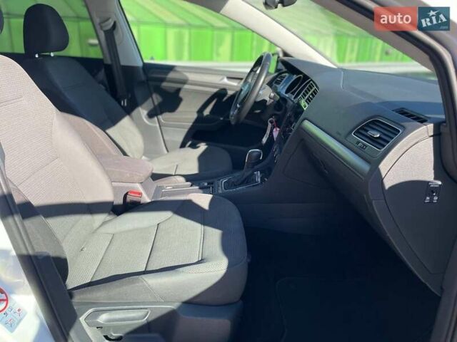 Белый Фольксваген e-Golf, объемом двигателя 0 л и пробегом 124 тыс. км за 13490 $, фото 29 на Automoto.ua