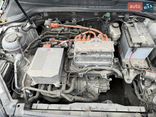 Белый Фольксваген e-Golf, объемом двигателя 0 л и пробегом 57 тыс. км за 15500 $, фото 20 на Automoto.ua