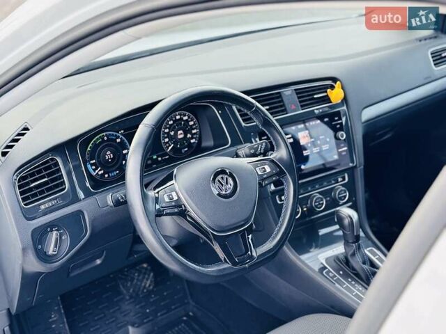 Белый Фольксваген e-Golf, объемом двигателя 0 л и пробегом 87 тыс. км за 12999 $, фото 9 на Automoto.ua