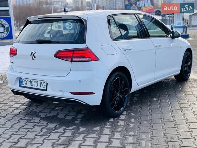 Белый Фольксваген e-Golf, объемом двигателя 0 л и пробегом 87 тыс. км за 12999 $, фото 14 на Automoto.ua