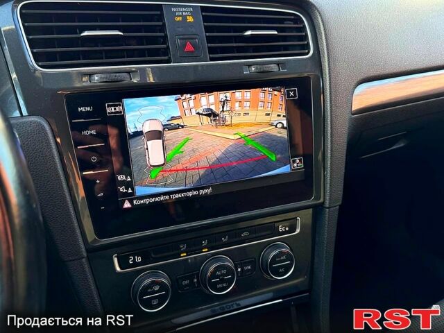 Белый Фольксваген e-Golf, объемом двигателя 0 л и пробегом 96 тыс. км за 12200 $, фото 8 на Automoto.ua