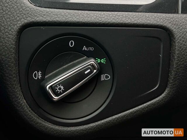 Белый Фольксваген e-Golf, объемом двигателя 36 л и пробегом 41 тыс. км за 21150 $, фото 13 на Automoto.ua