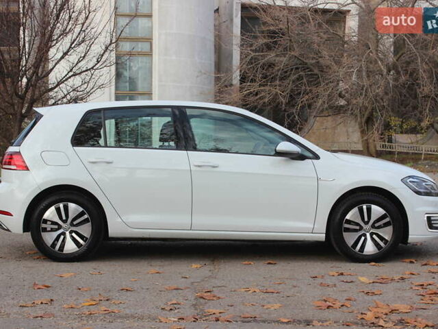 Белый Фольксваген e-Golf, объемом двигателя 0 л и пробегом 69 тыс. км за 13999 $, фото 8 на Automoto.ua