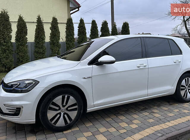 Белый Фольксваген e-Golf, объемом двигателя 0 л и пробегом 70 тыс. км за 13700 $, фото 2 на Automoto.ua