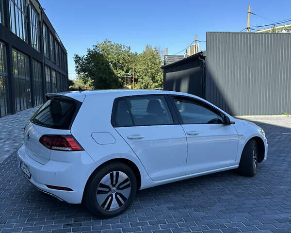 Белый Фольксваген e-Golf, объемом двигателя 0 л и пробегом 24 тыс. км за 15999 $, фото 5 на Automoto.ua