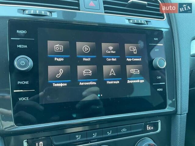 Белый Фольксваген e-Golf, объемом двигателя 0 л и пробегом 124 тыс. км за 13490 $, фото 35 на Automoto.ua