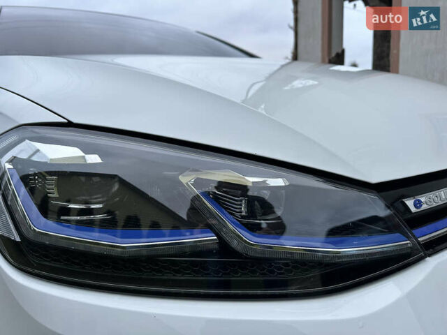 Белый Фольксваген e-Golf, объемом двигателя 0 л и пробегом 70 тыс. км за 13700 $, фото 9 на Automoto.ua