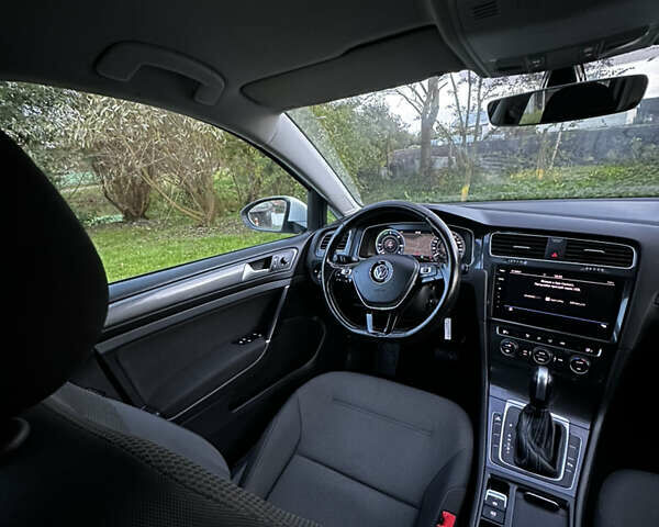 Белый Фольксваген e-Golf, объемом двигателя 0 л и пробегом 113 тыс. км за 13700 $, фото 11 на Automoto.ua