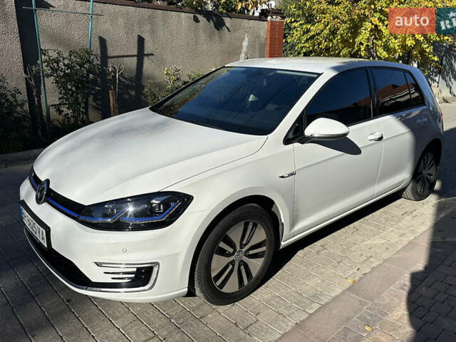 Белый Фольксваген e-Golf, объемом двигателя 0 л и пробегом 47 тыс. км за 15900 $, фото 4 на Automoto.ua