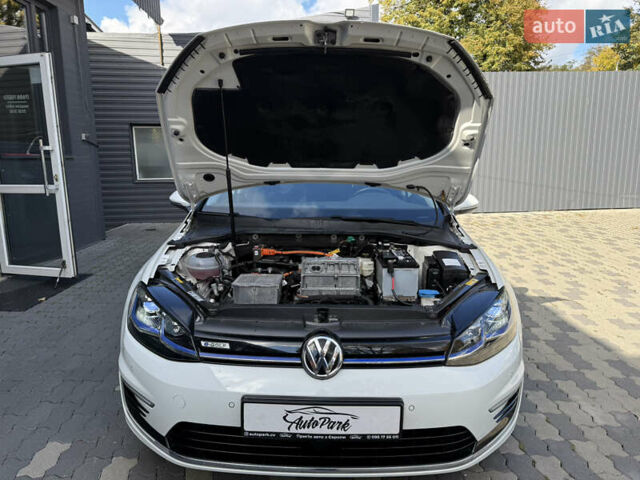 Белый Фольксваген e-Golf, объемом двигателя 0 л и пробегом 137 тыс. км за 13800 $, фото 22 на Automoto.ua