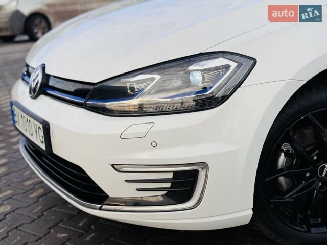 Белый Фольксваген e-Golf, объемом двигателя 0 л и пробегом 87 тыс. км за 12999 $, фото 20 на Automoto.ua