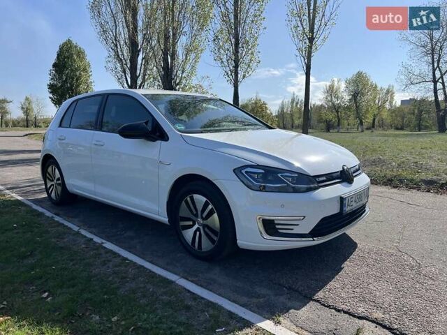 Белый Фольксваген e-Golf, объемом двигателя 0 л и пробегом 44 тыс. км за 16800 $, фото 4 на Automoto.ua