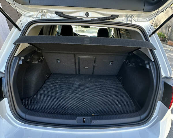 Белый Фольксваген e-Golf, объемом двигателя 0 л и пробегом 47 тыс. км за 15900 $, фото 8 на Automoto.ua