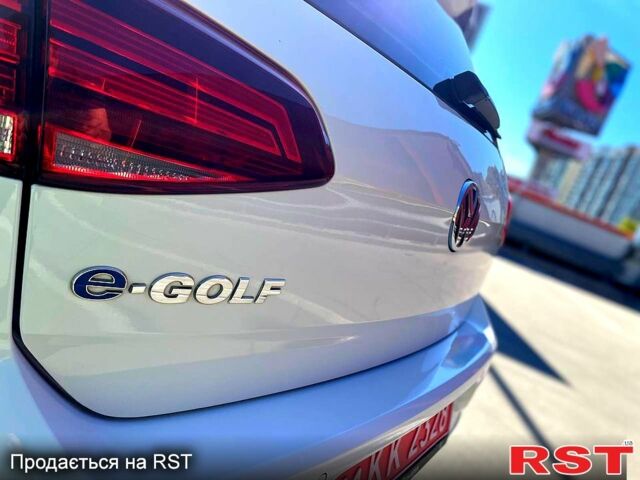 Белый Фольксваген e-Golf, объемом двигателя 100 л и пробегом 124 тыс. км за 13400 $, фото 9 на Automoto.ua