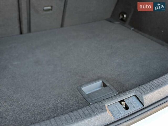 Білий Фольксваген e-Golf, об'ємом двигуна 0 л та пробігом 28 тис. км за 14900 $, фото 26 на Automoto.ua