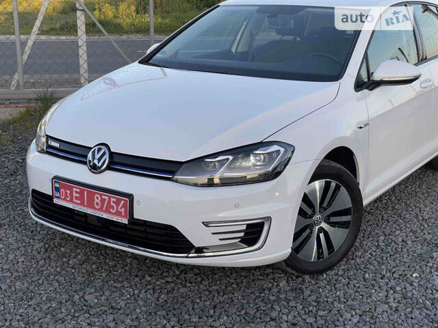 Белый Фольксваген e-Golf, объемом двигателя 0 л и пробегом 26 тыс. км за 14150 $, фото 2 на Automoto.ua