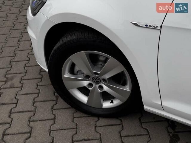 Белый Фольксваген e-Golf, объемом двигателя 0 л и пробегом 71 тыс. км за 12999 $, фото 19 на Automoto.ua