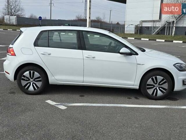 Белый Фольксваген e-Golf, объемом двигателя 0 л и пробегом 96 тыс. км за 14441 $, фото 2 на Automoto.ua