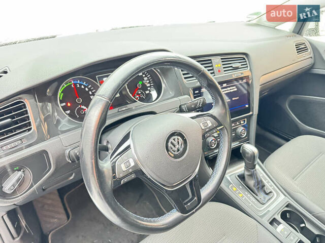 Белый Фольксваген e-Golf, объемом двигателя 0 л и пробегом 24 тыс. км за 15800 $, фото 15 на Automoto.ua