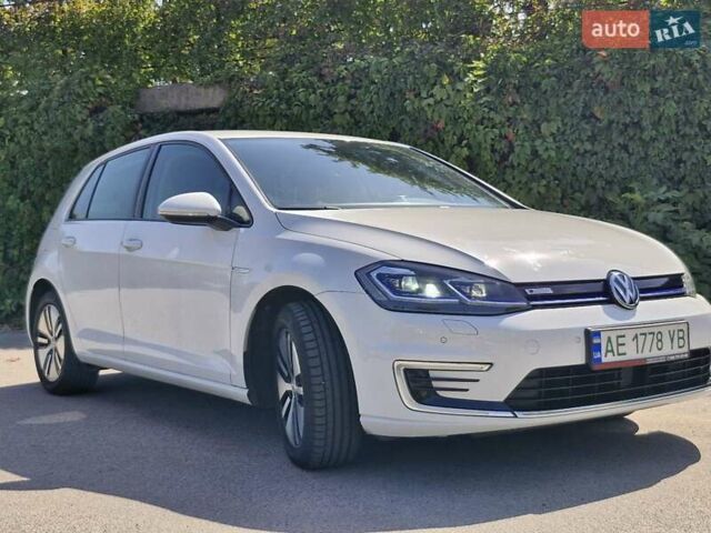 Белый Фольксваген e-Golf, объемом двигателя 0 л и пробегом 70 тыс. км за 14500 $, фото 7 на Automoto.ua
