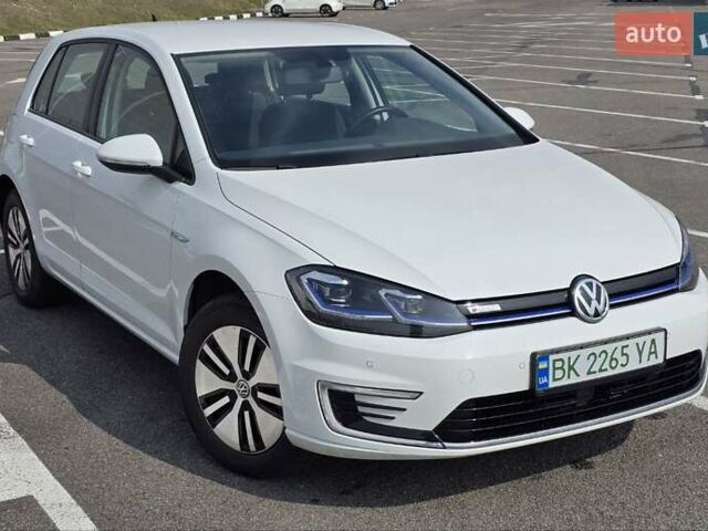 Белый Фольксваген e-Golf, объемом двигателя 0 л и пробегом 96 тыс. км за 14441 $, фото 21 на Automoto.ua