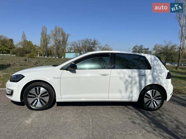Белый Фольксваген e-Golf, объемом двигателя 0 л и пробегом 44 тыс. км за 16800 $, фото 5 на Automoto.ua