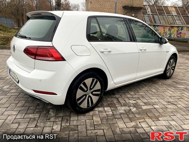 Белый Фольксваген e-Golf, объемом двигателя 0 л и пробегом 89 тыс. км за 16450 $, фото 2 на Automoto.ua