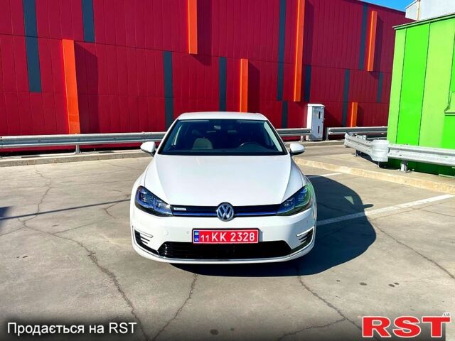 Белый Фольксваген e-Golf, объемом двигателя 100 л и пробегом 124 тыс. км за 13400 $, фото 1 на Automoto.ua