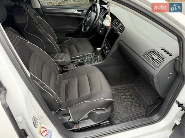 Белый Фольксваген e-Golf, объемом двигателя 0 л и пробегом 57 тыс. км за 15500 $, фото 2 на Automoto.ua