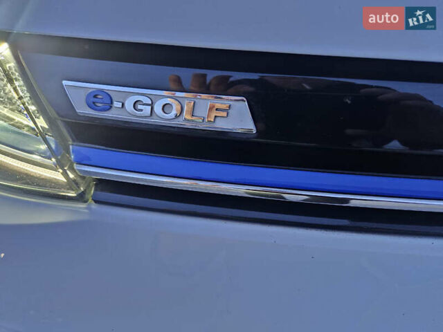 Белый Фольксваген e-Golf, объемом двигателя 0 л и пробегом 115 тыс. км за 14900 $, фото 14 на Automoto.ua