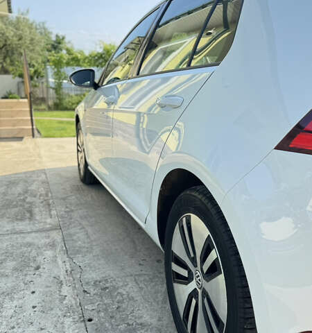 Белый Фольксваген e-Golf, объемом двигателя 0 л и пробегом 73 тыс. км за 17900 $, фото 9 на Automoto.ua