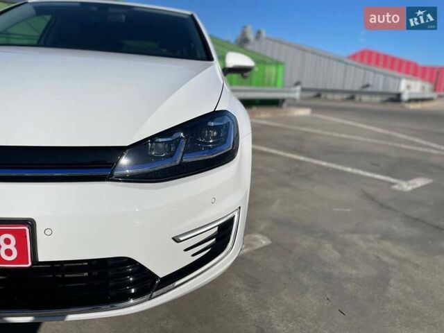 Белый Фольксваген e-Golf, объемом двигателя 0 л и пробегом 125 тыс. км за 13500 $, фото 3 на Automoto.ua