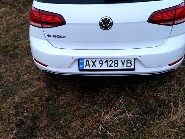 Белый Фольксваген e-Golf, объемом двигателя 0 л и пробегом 38 тыс. км за 14300 $, фото 3 на Automoto.ua