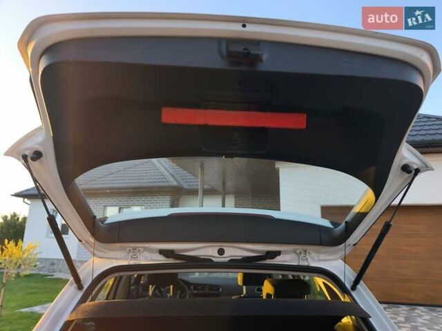 Білий Фольксваген e-Golf, об'ємом двигуна 0 л та пробігом 108 тис. км за 13800 $, фото 26 на Automoto.ua