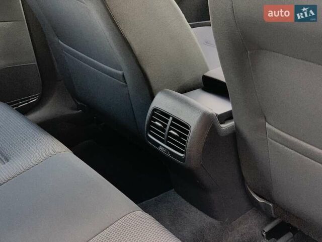 Белый Фольксваген e-Golf, объемом двигателя 0 л и пробегом 73 тыс. км за 13955 $, фото 30 на Automoto.ua