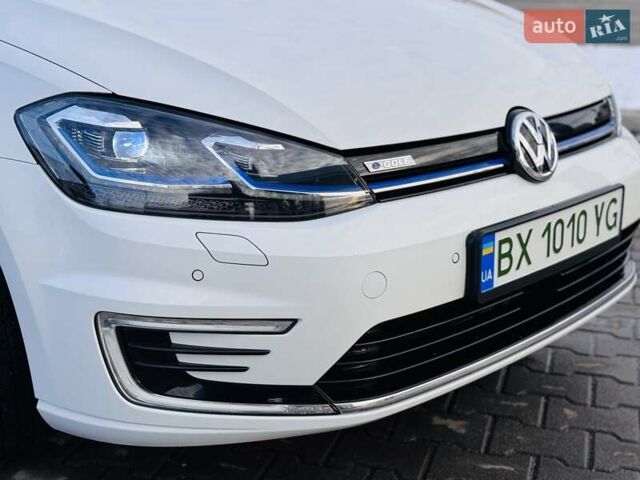Белый Фольксваген e-Golf, объемом двигателя 0 л и пробегом 87 тыс. км за 12999 $, фото 12 на Automoto.ua