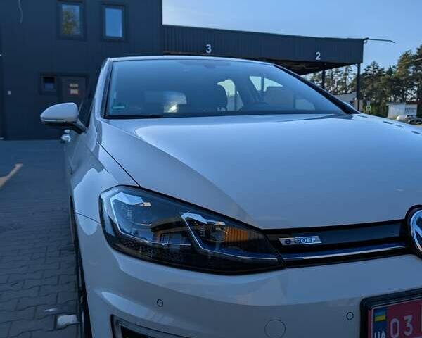 Білий Фольксваген e-Golf, об'ємом двигуна 0 л та пробігом 28 тис. км за 14900 $, фото 19 на Automoto.ua